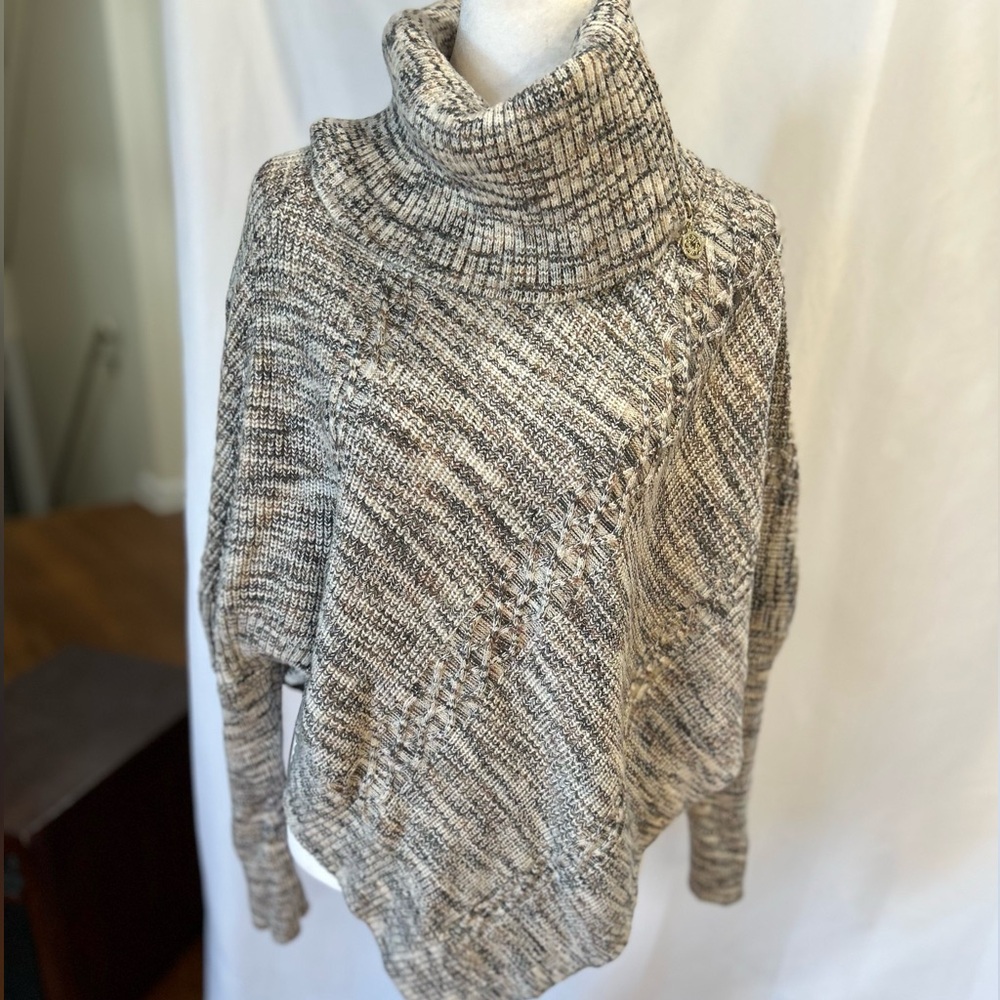 WHITE HOUSE BLACK MARKET PONCHO SWEATER with raglan sleeves in ML with zipper